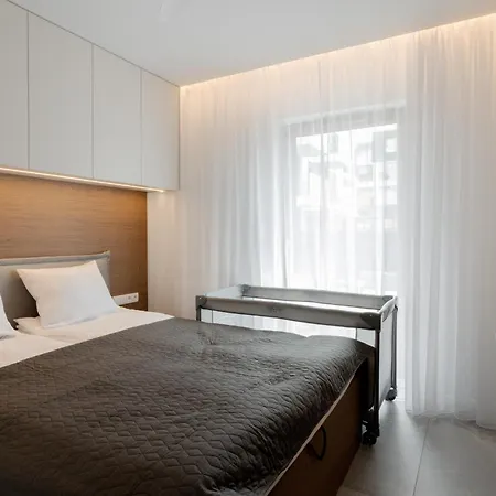 Apartment Hajmat Deluxe By Aparo - Nowoczesny Apartament, Bezplatny Parking, Klimatyzacja, Taras, Dolina Trzech Stawow, Muchowiec, Centrum Katowic, Plac Zabaw, Przyjazny Zwierzetom Katowice
